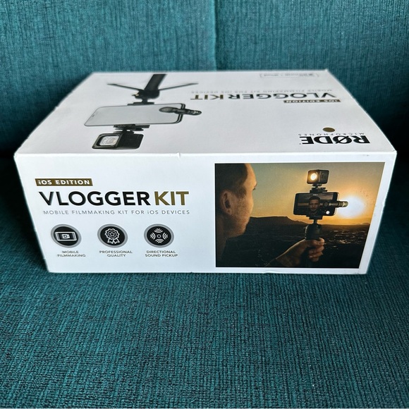 NIB RODE Vlogger Kit iOS Edition Filmmaking Kit for Lightning - Picture 2 of 3